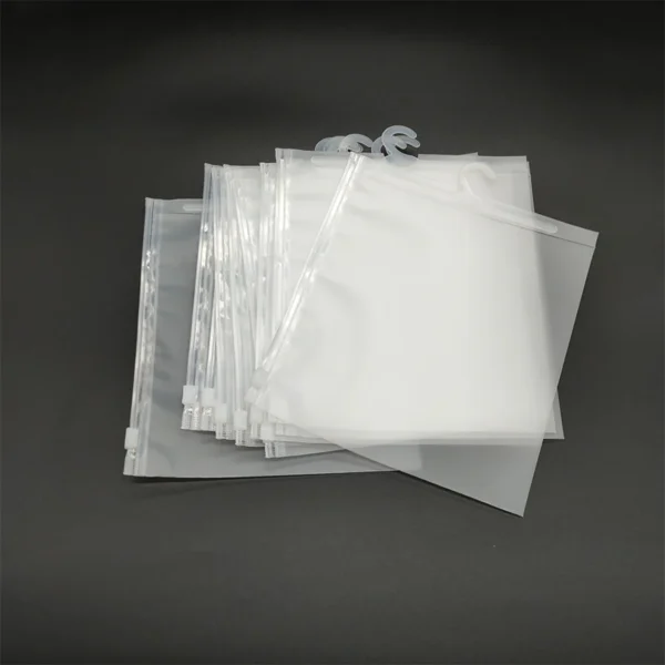 gray-frosted-hook-zipper-bag-03.webp Gray Frosted Hook Zipper Bag